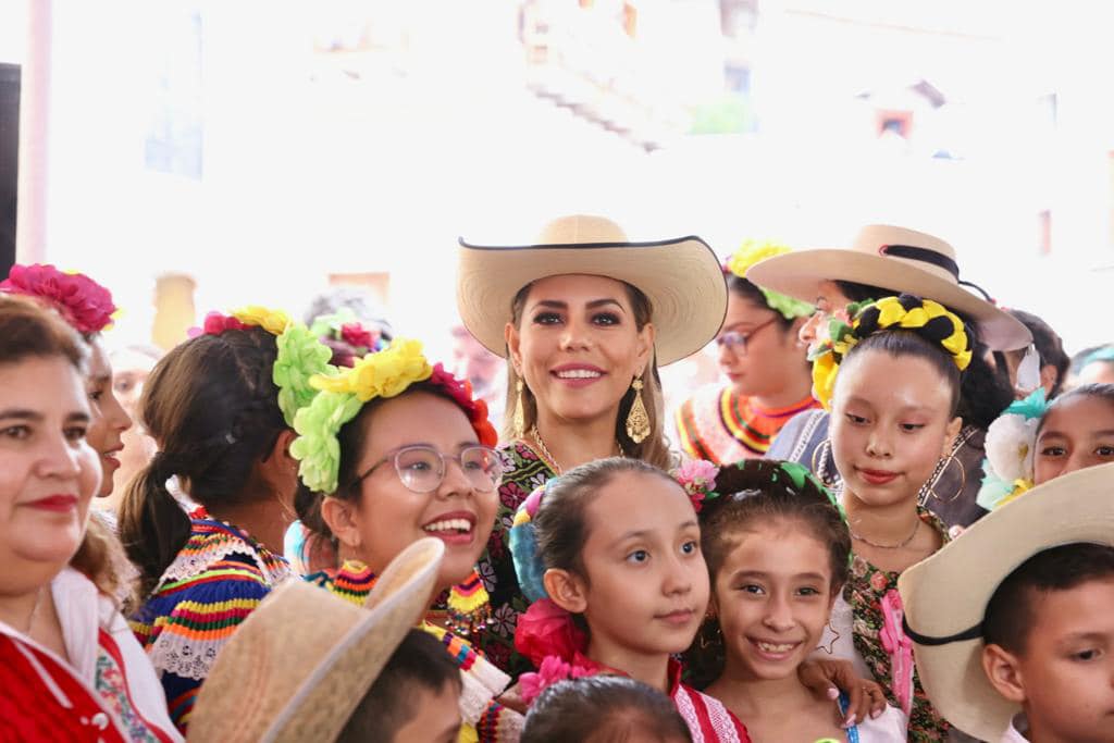 Evelyn Salgado Y Alejandra Frausto Dan Inicio A Capacitaciones Para