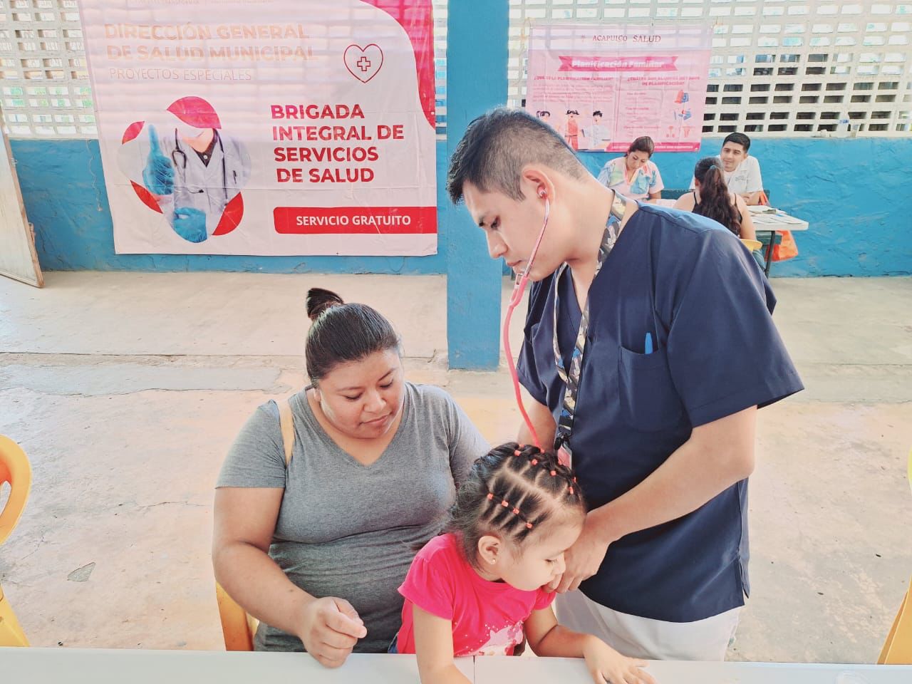 Realiza Gobierno de Abelina López Rodríguez brigada médica integral en