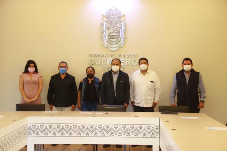 ENTREGA GOBERNADOR ASTUDILLO APOYOS DE SEGURIDAD SOCIAL A FAMILIARES DEL PERIODISTA OCTAVIO NAVARRETE