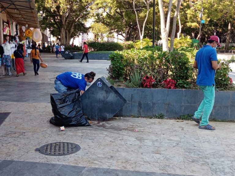 Intensifica Gobierno de Acapulco brigadas de limpieza y desinfección de espacios