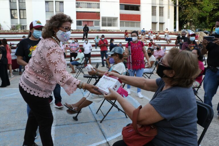 Entrega Gobierno Municipal 600 focos ahorradores en el Fovissste