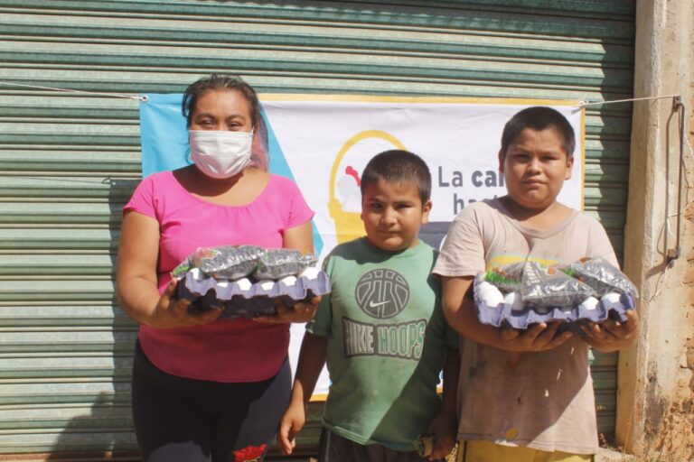 Llevan agua y productos de la canasta básica a cuatro colonias de Acapulco