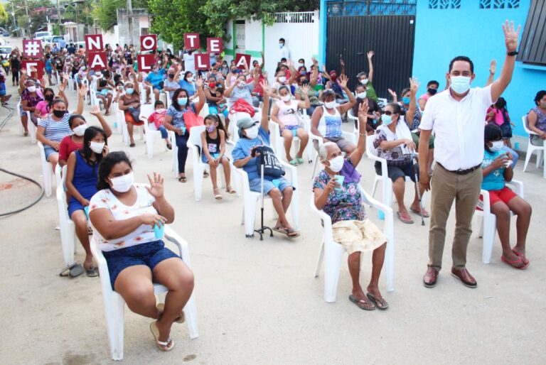 “Conozco de sus necesidades porque aquí he estado cuando me lo han pedido, vamos a seguir trabajando por un mejor Acapulco” Ilich Lozano a vecinos de Jacarandas.