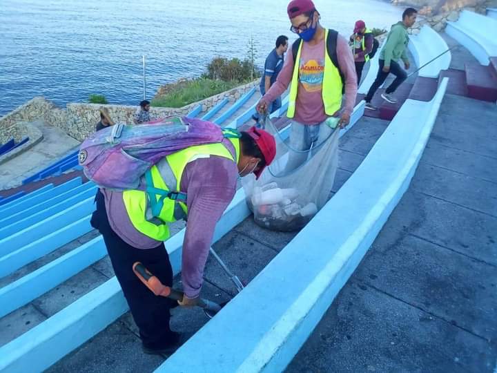Refuerza Servicios Públicos brigadas de limpieza y desinfección en Acapulco
