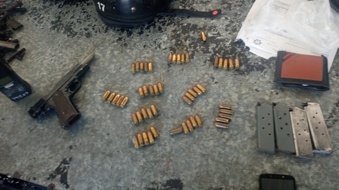 Capturan policías de Acapulco a sujeto armado en Velázquez de León