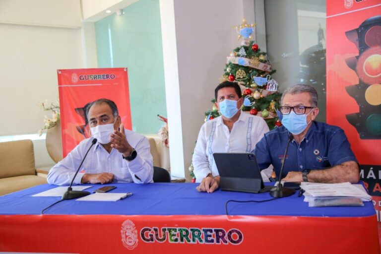 LAS PRIMERAS VACUNAS SON PARA QUIENES ESTÁN EN PRIMERA LÍNEA ATENDIENDO A PACIENTES COVID-19: HÉCTOR ASTUDILLO