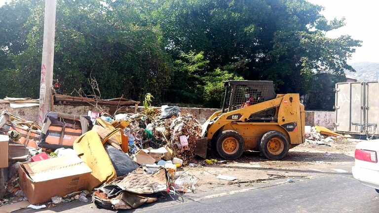 Recolectan más de 20 toneladas de basura en colonias populares de Acapulco