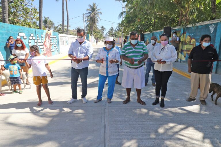 Inaugura Adela Román pavimentación en La Bonfil