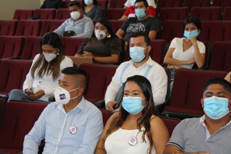 Imparten foro a jóvenes del municipio de Atoyac para que se interesen en política