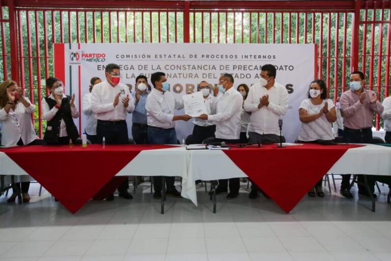 Recibe Mario Moreno, constancia que lo acredita como candidato priista a la gubernatura de Guerrero