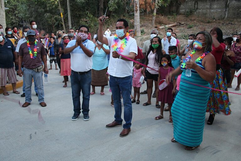 Inaugura Ilich Lozano más de 100 metros de pavimentación en colonia La Independencia de la zona conurbada del puerto.