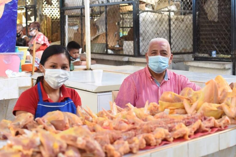 Restringen accesos y salidas en los mercados del municipio de Tecpan por el COVID-19