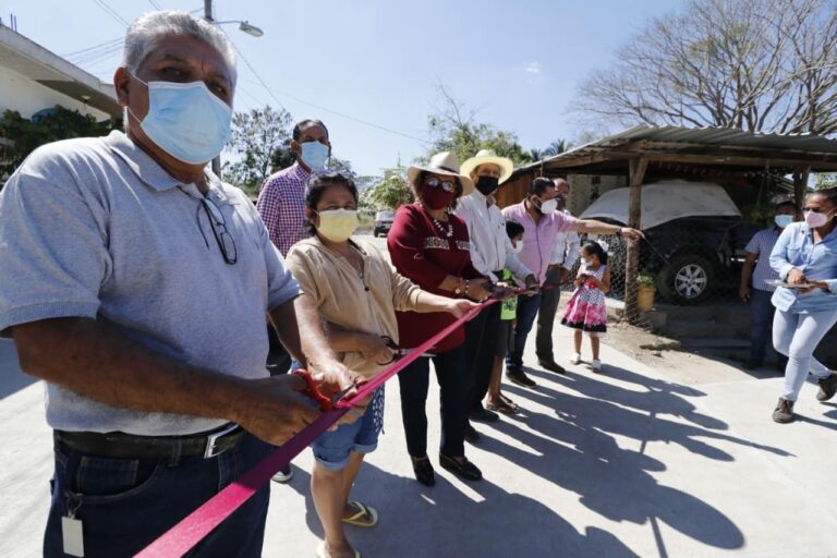 Xaltianguis se transforma con obras comunitarias