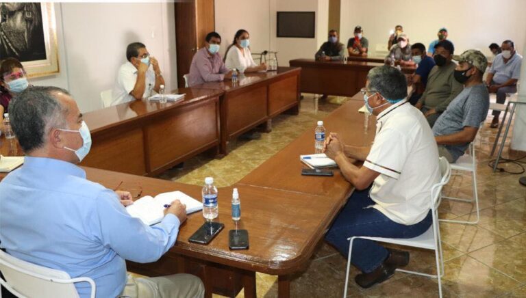 ATIENDE SECRETARÍA DE GOBIERNO A POBLADORES DE JALEACA DE CATALÁN QUE SE MANIFESTARON EN LA CAPITAL POR LA TALA DE ÁRBOLES