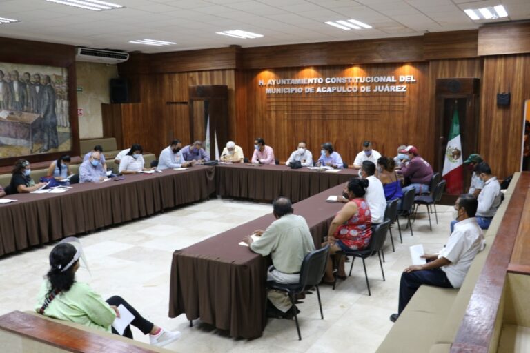 Sedesol, Maquinaria Pesada y Capama, atienden demandas de colonos