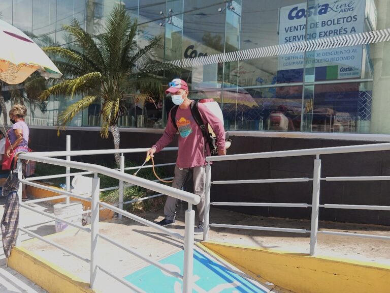 Despliega Saneamiento Básico brigadas en colonias y terminales de autobuses