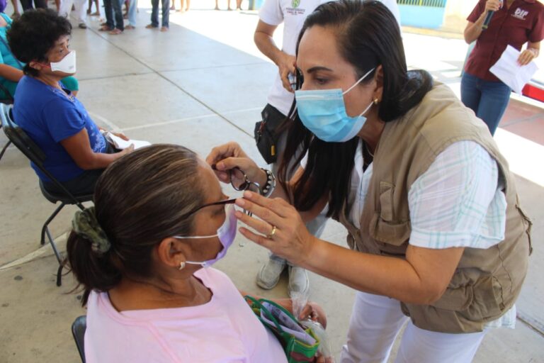 Lleva DIF Acapulco Brigada Asistencial a familias de la Ruta del Sol