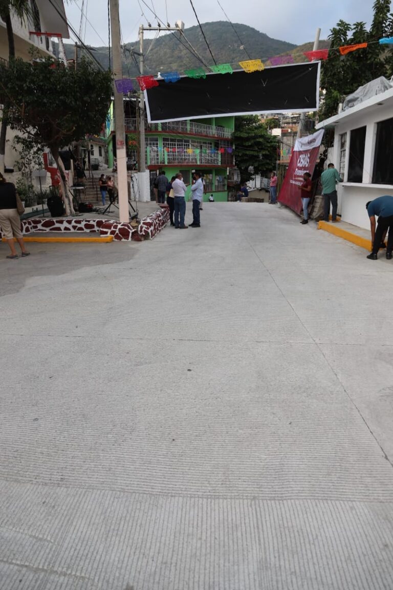 “Con Adela Román hay resultados”, celebran vecinos de La Laja