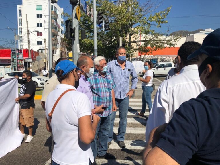 Atiende Capama a colonos de Hornos Insurgentes