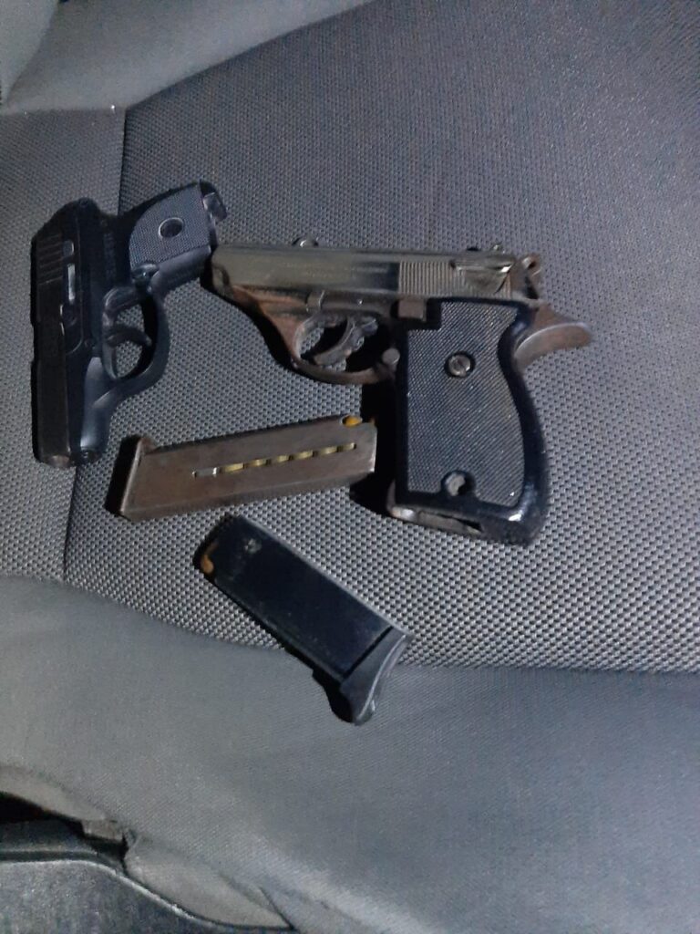 Detienen preventivos a dos sujetos armados en el fraccionamiento Hornos