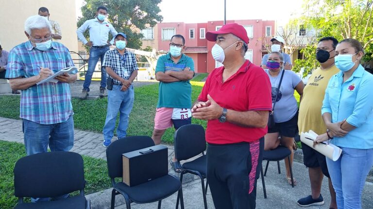 Escucha Capama problemáticas de colonos del fraccionamiento Tulipanes