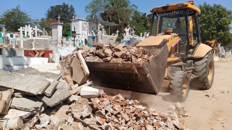 Intensifica Saneamiento Básico acciones contra puntos negros de basura