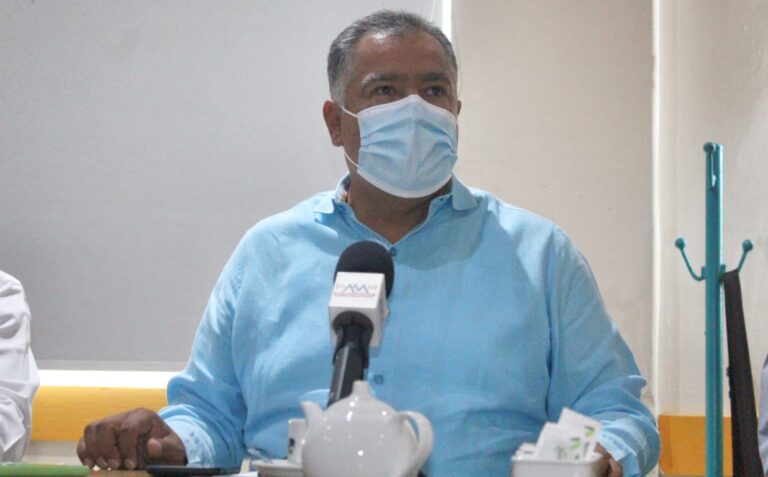 Se reúne Víctor Aguirre con empresarios y representantes de la Fecanaco