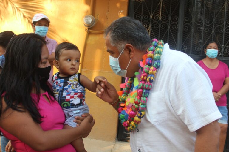 Víctor Aguirre da banderazo a pavimentación de calle Nueva Granada