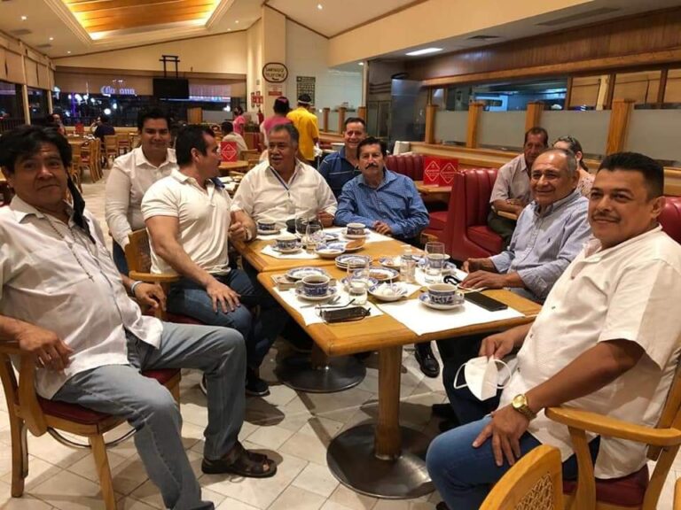 Se reúnen representantes del PRI con Víctor Aguirre