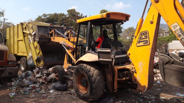 Retiran 30 toneladas de basura en la colonia Libertadores