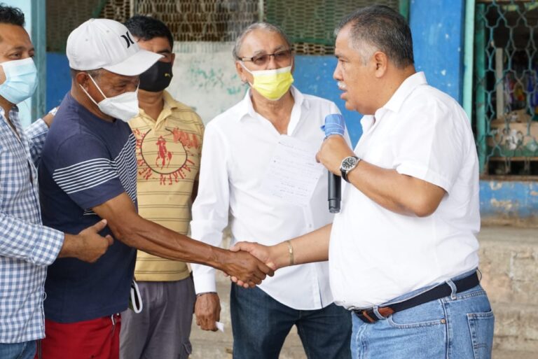 Los pueblos de Acapulco serán prioridad en mi gobierno en la pavimentación de caminos: Víctor Aguirre