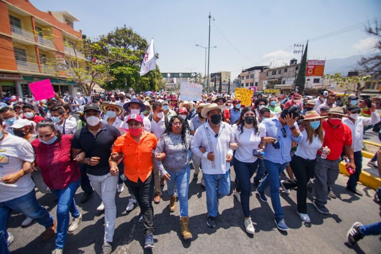 Marchan Félix Salgado Macedonio y más de 15 mil guerrerenses por la defensa de la democracia en Guerrero