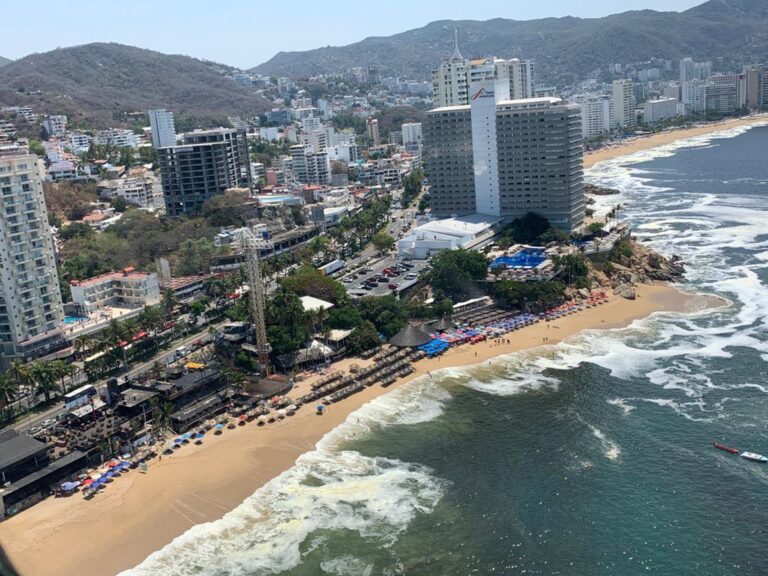CON SOBREVUELOS, VIGILA LA SSP GUERRERO PLAYAS Y PUNTOS TURÍSTICOS DE ACAPULCO Y ZIHUATANEJO