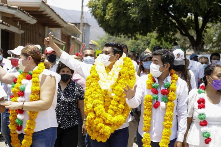 Mario, es el candidato que me genera confianza”, dijo vecino de Huiziltepec al verlo en su pueblo