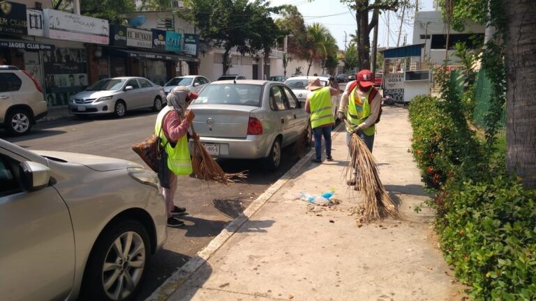 Refuerzan brigadas de limpieza en espacios públicos de Acapulco