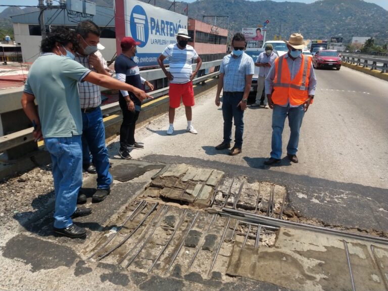 Supervisan pasos elevados de Acapulco para descartar daños estructurales