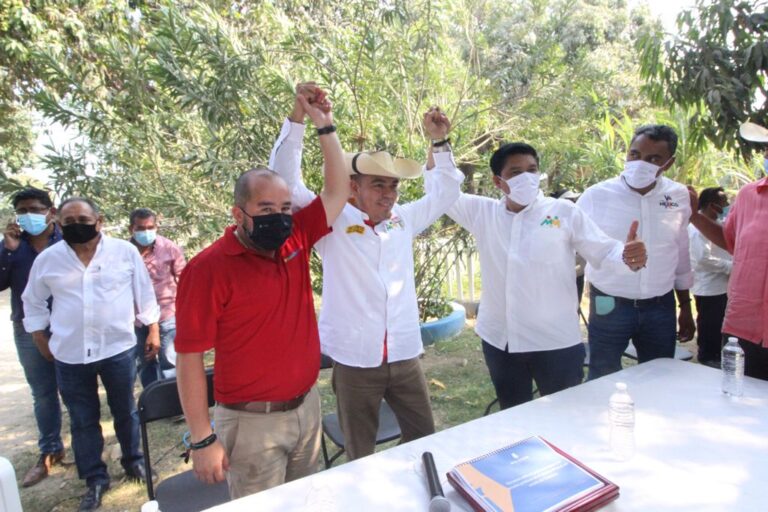 Se suma Eric Chávez Nájera, excandidato de Morena, a Ricardo Taja y Mario Moreno