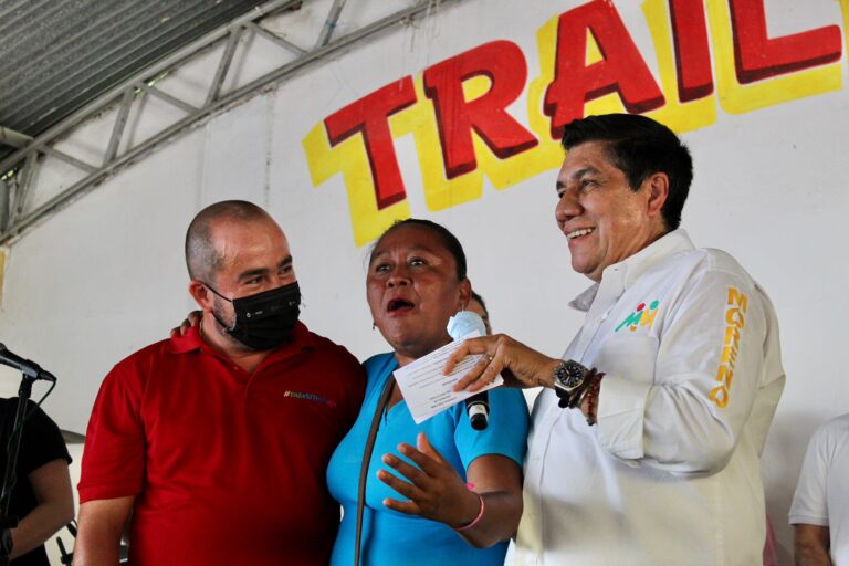 Conviven Ricardo Taja y Mario Moreno con madres de familia en su día