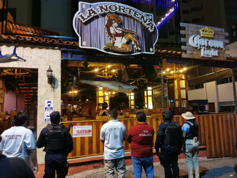Clausuran tres bares por violar normas sanitarias, en Acapulco