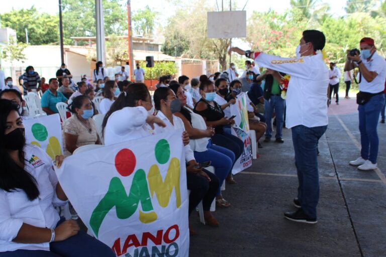 Habrá más apoyo para infraestructura, ofrece Mario Moreno en La Unión y Zihuatanejo