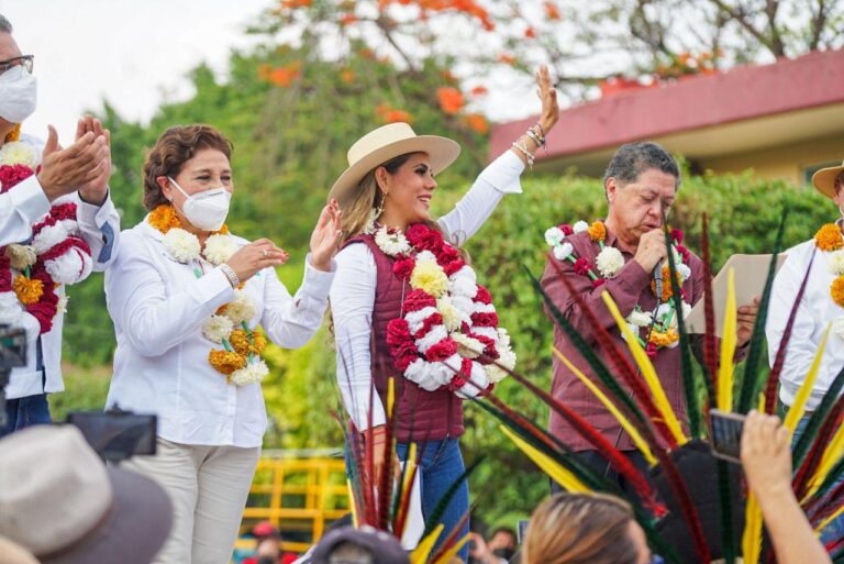 Recibe Evelyn Salgado Pineda total respaldo del magisterio guerrerense