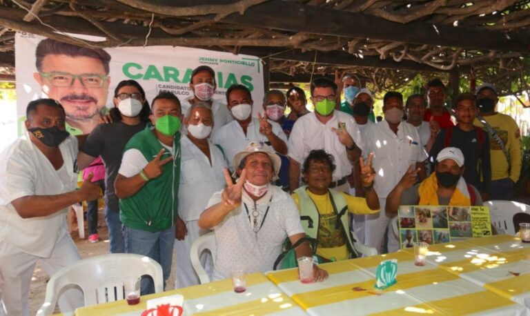 Toda empresa acapulqueña podrá venderle al gobierno, se compromete Carabias