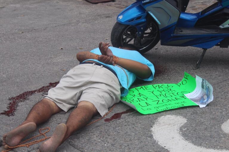 Un masculino acusado de robar motonetas fue asesinado a balazos, en la unidad habitacional Colosio.