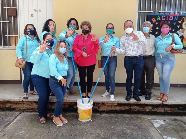 Adela Román Ocampo es una mujer comprometida con la educación de los acapulqueños, destaca el titular de Sedesol, Silvestre Arizmendi Torres