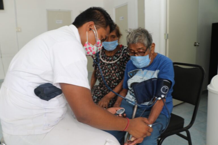Lleva Salud Municipal brigada médica a la comunidad de San Martín El Jovero