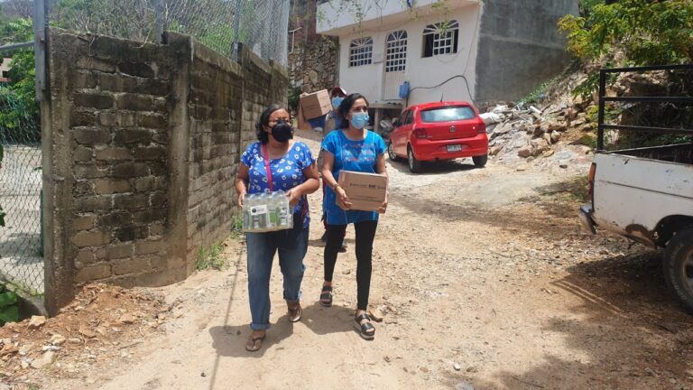 Brinda DIF Acapulco asistencia a familia afectada por lluvias de la tormenta “Dolores”