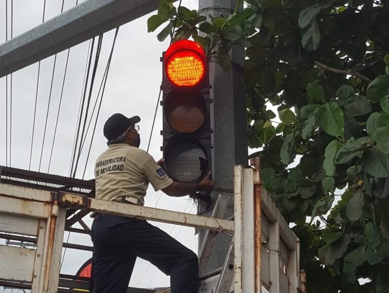 Restablecerá Movilidad y Transporte semáforos afectados por lluvias