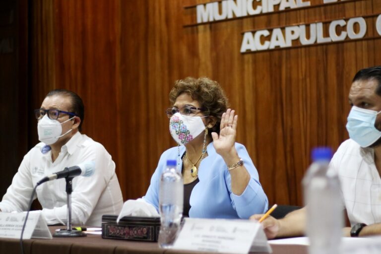 La sociedad debe contribuir para rescatar Acapulco: Adela Román