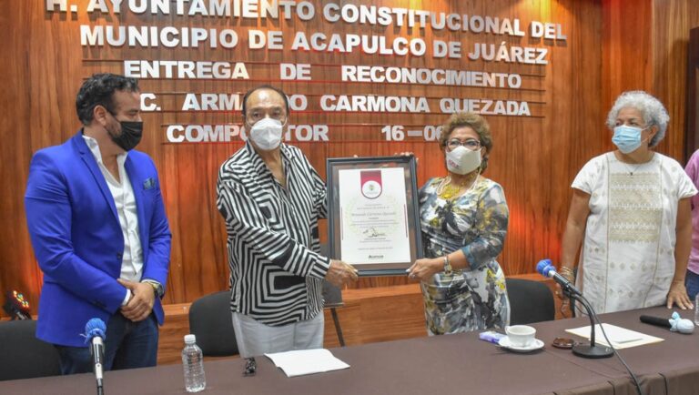 Reconoce Gobierno Municipal trayectoria del poeta y compositor Armando Carmona