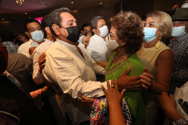 Asiste Adela Román a homenaje póstumo de César Núñez Ramos